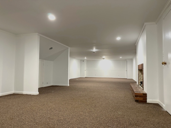 1005 Dundalk Avenue Dundalk, Maryland For Sale or Lease