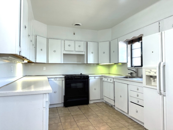 1005 Dundalk Avenue Dundalk, Maryland For Sale or Lease